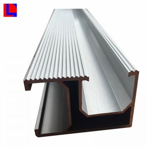 Montare panou solar din aluminiu extrudat cu șină